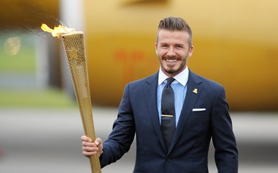 多宝电竞快讯-什琴斯尼扑出诡异落叶球